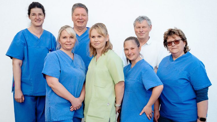 Gruppenbild Ärzte und MFA der Praxix für Chirurgie im MEDICLIN MVZ Plau am See